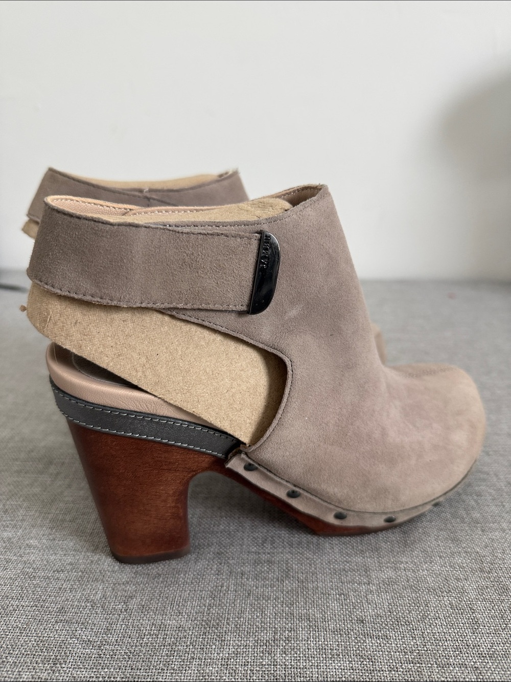 Jambu Colette Leather Platform Clog Booties Gray Taupe Wood Heel
NWOT - Picture 4 of 13